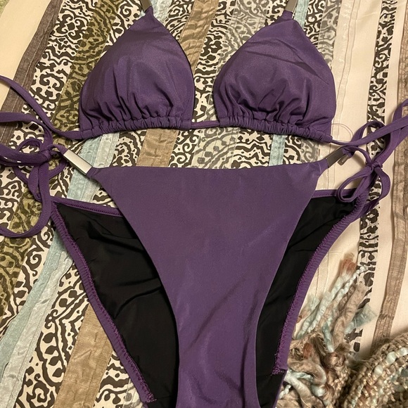 Bikini - Picture 1 of 1